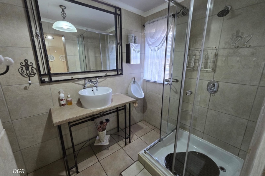 10 Bedroom Property for Sale in Rhodesdene Northern Cape